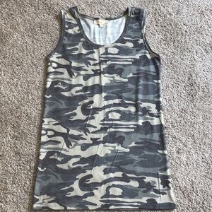 EASEL CAMO TANK TOP - SMALL NWOT